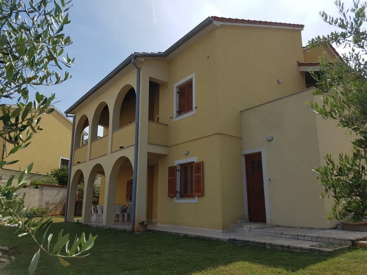 Apartment Barba Ližnjan Εξωτερικό φωτογραφία