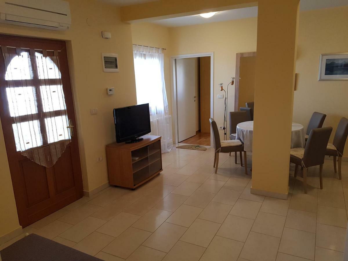Apartment Barba Ližnjan Εξωτερικό φωτογραφία